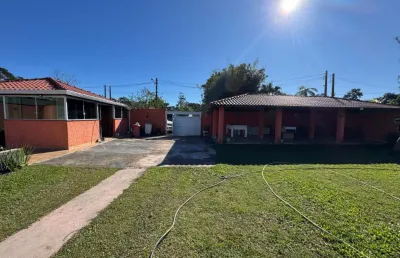 Chácara para venda, itariri / sp. possui piscina e 3 dormitórios.