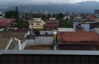 Apartamento para venda, peruíbe / sp. possui 02 dormitórios e sacada