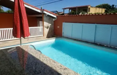 Casa para venda, peruíbe / sp. possui 08 dormitórios e piscina