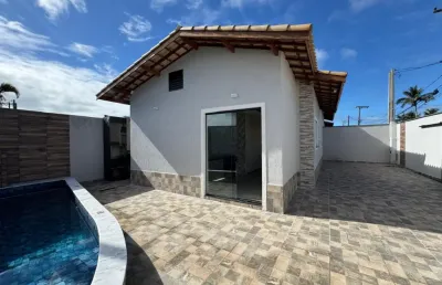 Casa nova  para venda, itanhaém / sp. possui piscina e 03 dormitórios