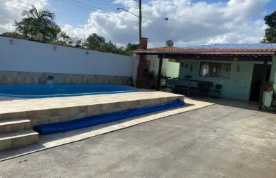 Casa com piscina e 02 dormitórios  para venda, na praia em itanhaém / sp