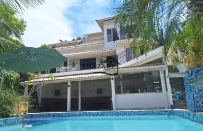 Casa de alto padrão em condomínio fechado em pendotiba em niterói.