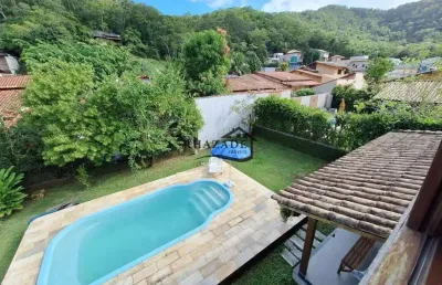 Excelente casa no condomínio ubá recanto em itaipu.