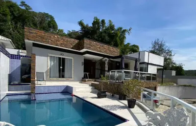 Casa de 4 quartos com lazer completo em condomínio em várzea das moças niterói.