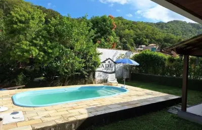Casa com 3 quartos para alugar na Rua Treze, Serra Grande, Niterói