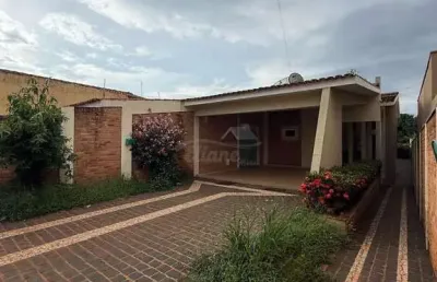 Casa para alugar em jataí, centro, com 3 quartos, com 500 m²