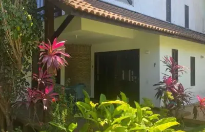 Casa duplex com 3 quartos sendo 2 suítes em itacimirim