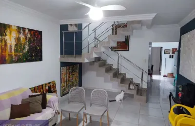 Excelente casa tríplex 4/4,  com área de 250m² de área construída  e 410m² área total em stella maris.