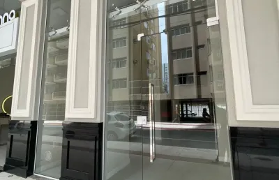 Sala térrea quadra mar (local movimentado) com 160m2 e bwc pne