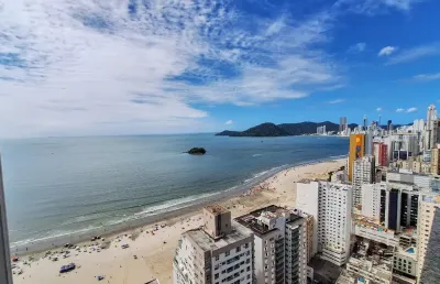 Super luxo... 4 suítes, 6 bwc, 3 vagas, 01 apto por andar, finamente mobiliado e equipado, vista mar, pronto para morar, pagamento facilitado.