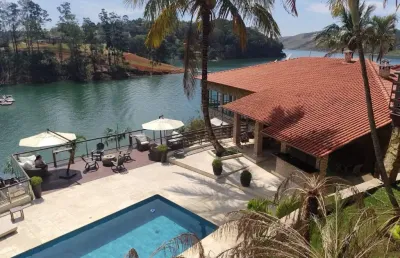 Chácara pé na água com casa ampla e lazer privativo – viva em contato com a natureza!