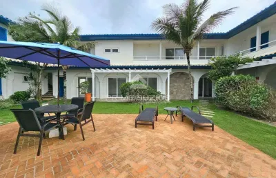 Flat/casa em condomínio frontal mar, com 1 quarto(1 suíte) na praia rasa, armação dos buzios, rj