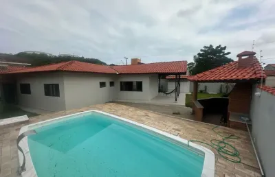 A casa dos sonhos existe e está a 400m da praia em itanhaém – piscina, 4 dorms e financia com fgts!