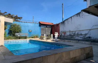 Casa com piscina e churrasqueira a 1.250m da praia em itanhaém!
