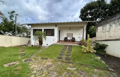 Casa para venda em peruíbe, centro, 3 dormitórios, 2 suítes, 1 banheiro, 4 vagas
