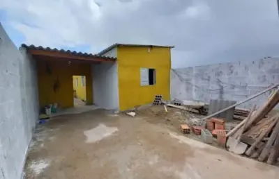 Casa na praia com 2 quartos em peruíbe por r$ 160.000,00