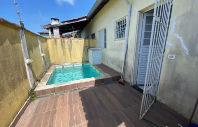 Casa na praia com piscina em itanhaém por r$ 210.000,00