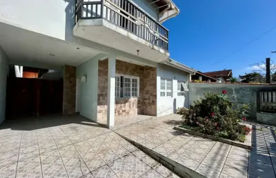 Casa na praia com 6 quartos em peruíbe por   r$ 590.000,00