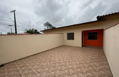 Casa na praia com 2 quartos em peruíbe por r$ 230.000,00