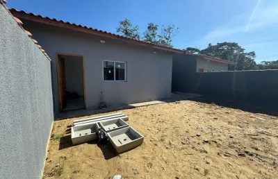 Casa com 2 quartos e espaço para piscina em itanhaém.