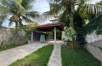 Casa com 3 quartos, área gourmet e espaço para piscina em peruíbe.