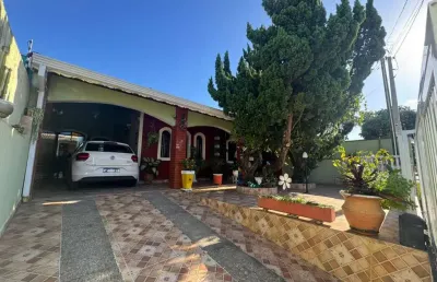 Casa com 3 quartos, área gourmet e edícula em peruíbe.