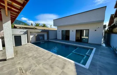 Casa de alto padrão no centro de peruíbe - r$ 1.390.000,00.