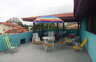 Casa à venda no centro de peruíbe - r$ 1.050.000,00.