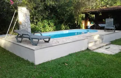 Chácara com piscina, 3 quartos e área gourmet em peruíbe.