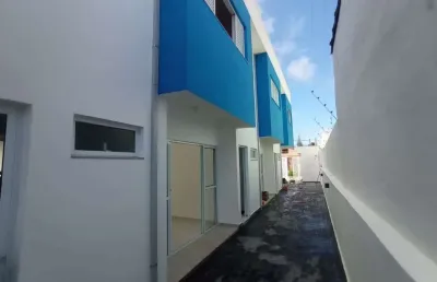 Casa em condomínio com 2 quartos e piscina em itanhaém.