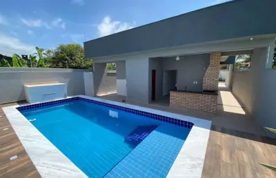 Casa à 48m do mar com piscina e 3 quartos em itanhaém.