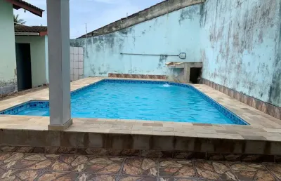 Casa com 3 quartos, piscina, churrasqueira e edícula em itanhaém.