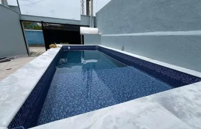 Casa na praia com 3 quartos, piscina e área gourmet em itanhaém.