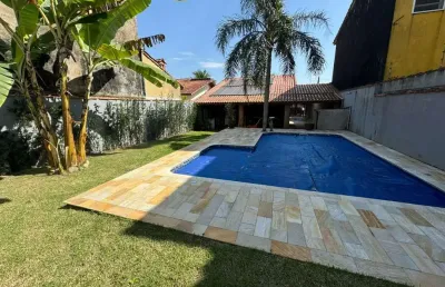 Casa à 50m do mar com piscina e 2 quartos em itanhaém.