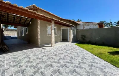 Casa na praia com 3 quartos, piscina e área gourmet em itanhaém.