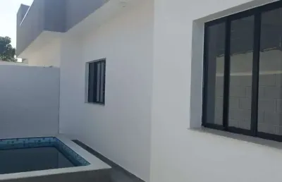 Casa em condominio com 2 quartos, piscina e área gourmet em itanhaém