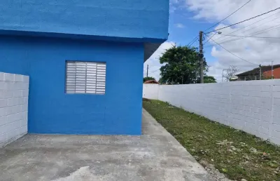 Casa com 2 quartos e espaço para piscina em itanhaém.