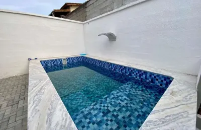 Casa com 2 quartos, piscina e área gourmet em itanhaém.