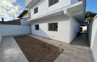 Casa com 2 quartos e espaço para piscina em peruíbe.