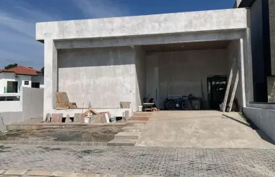 Casa em condomínio com 3 quartos e piscina em peruíbe.