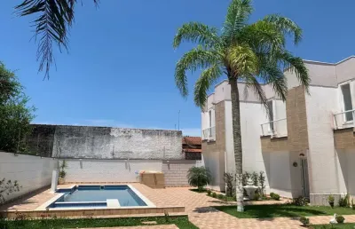 Casa em condomínio com piscina e 2 quartos em itanhaém.