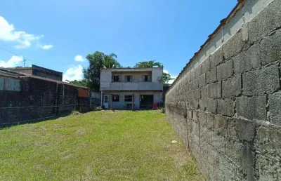 Casa com 3 quartos e espaço para piscina em itanhaém.