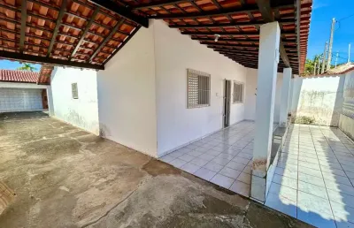 Casa com 2 quartos, área gourmet e edícula em itanhaém.