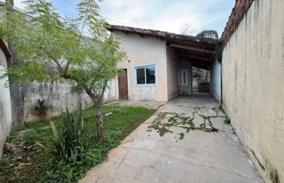 Casa com 2 quartos e espaço para piscina em peruíbe.