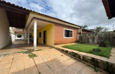 Casa com 4 quartos, área gourmet e edícula em peruíbe.