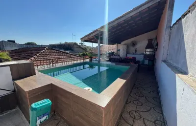 Casa na praia com 3 quartos, piscina e área gourmet em itanhaém.