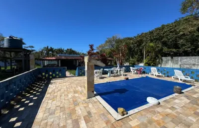 Chácara com piscina, 3 quartos e área gourmet em peruíbe - r$ 290.000,00.