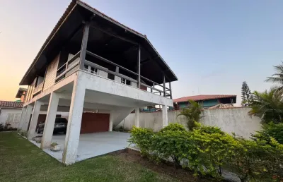 Casa frente mar com 4 quartos, piscina e área gourmet em itanhaém.