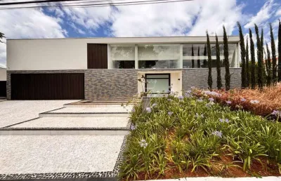 Maravilhosa casa à venda em alphaville porteira fechada!