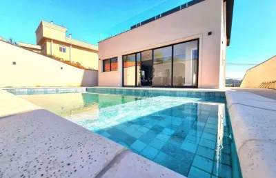 Linda casa novinha com 3 suítes, área gourmet completa com piscina - aceita permuta!!!